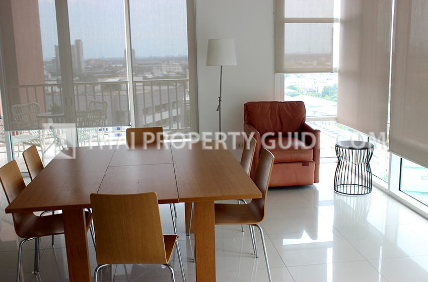 Condominium in Sukhumvit : FullerTon Condominium 