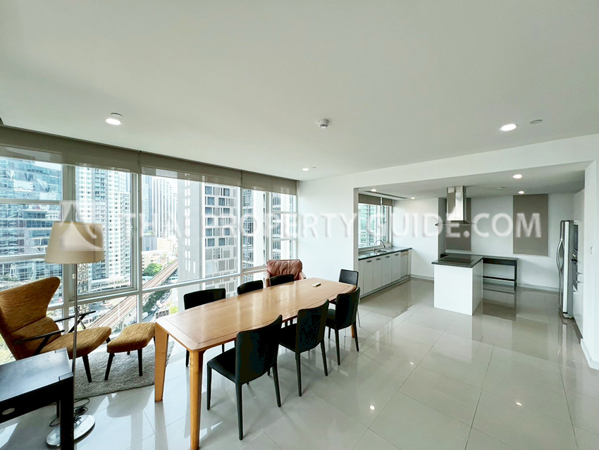 Condominium in Sukhumvit : FullerTon Condominium 