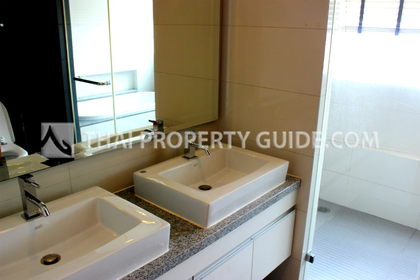 Condominium in Sukhumvit : Millennium Residence 