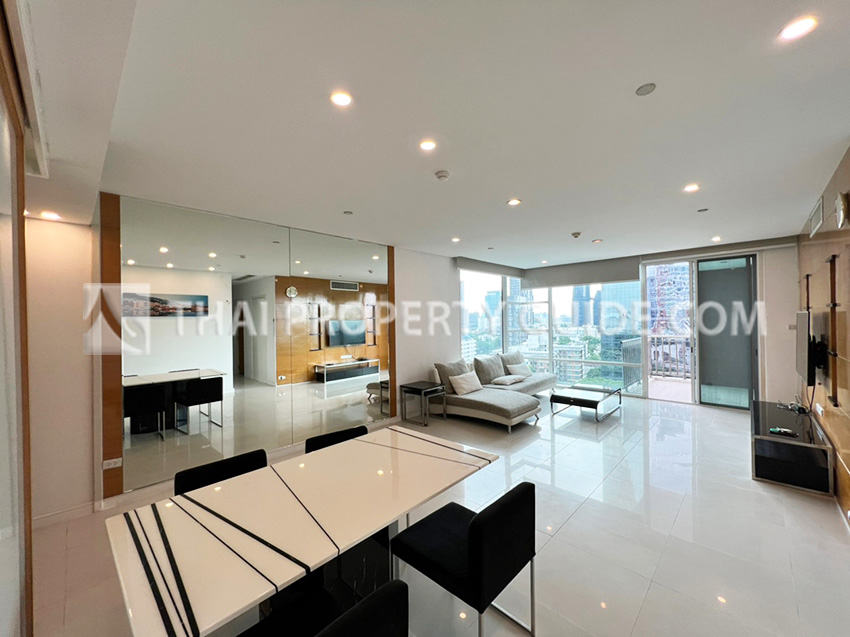 Condominium in Sukhumvit : FullerTon Condominium 