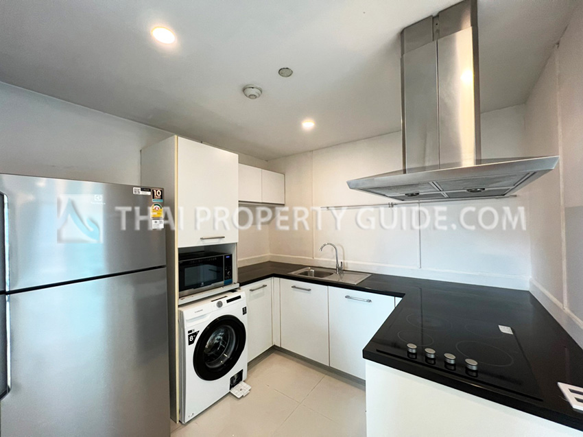 Condominium in Sukhumvit : FullerTon Condominium 