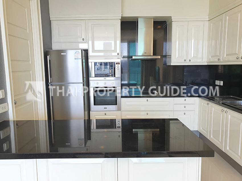 Condominium in Sukhumvit : Royce Private Residences 
