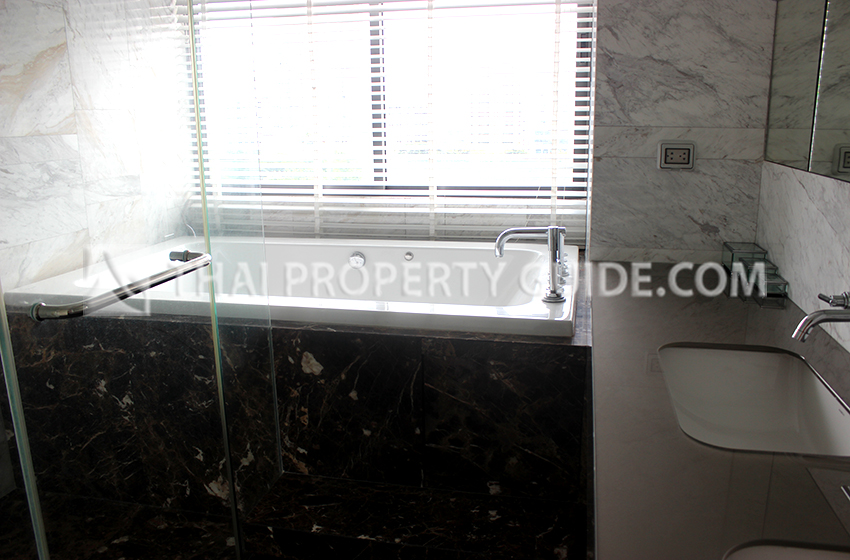 Condominium in Sukhumvit : Le Raffine 39 