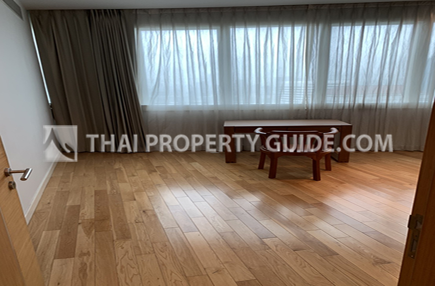 Condominium in Sukhumvit : Millennium Residence 