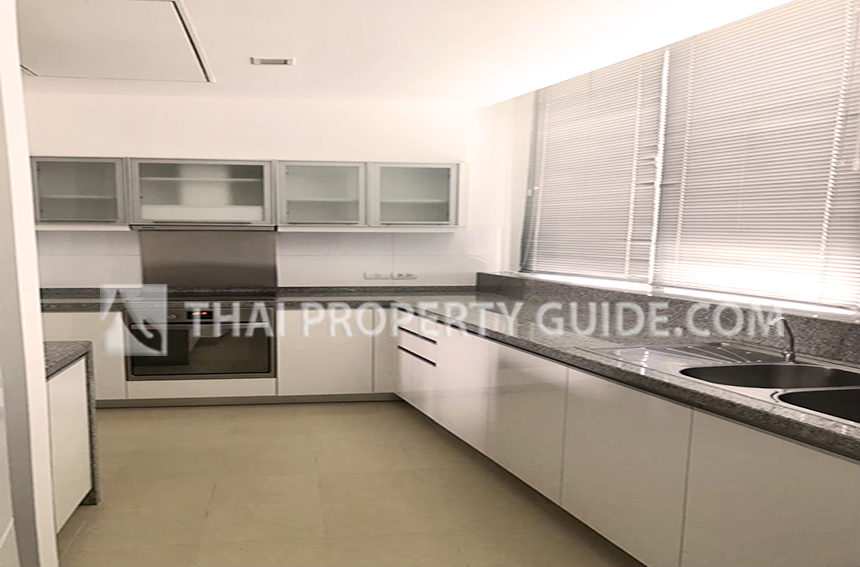 Condominium in Sukhumvit : Millennium Residence 