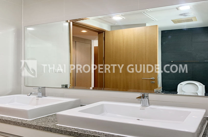 Condominium in Sukhumvit : Millennium Residence 