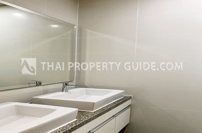 Condominium in Sukhumvit : Millennium Residence 