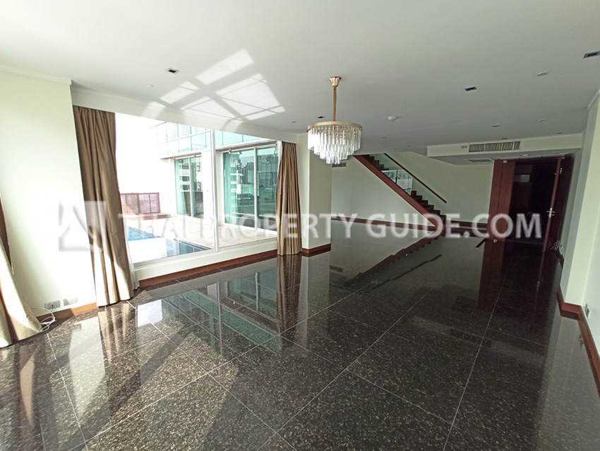 Condominium in Sukhumvit : Le Raffine 31 
