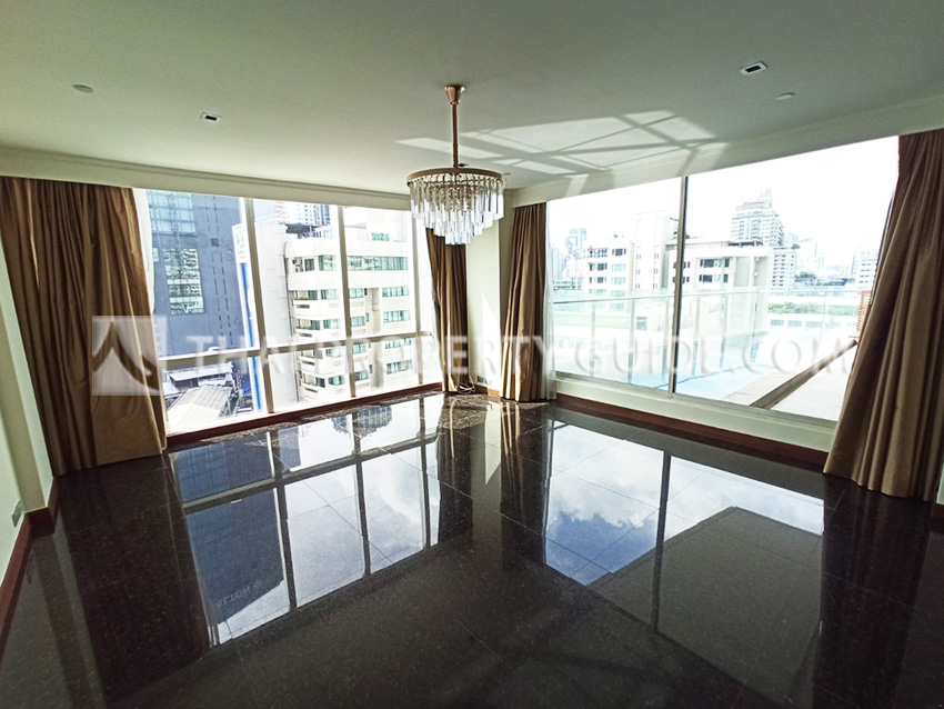 Condominium in Sukhumvit : Le Raffine 31 