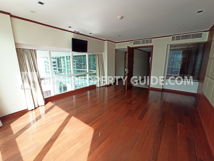 Condominium in Sukhumvit : Le Raffine 31 