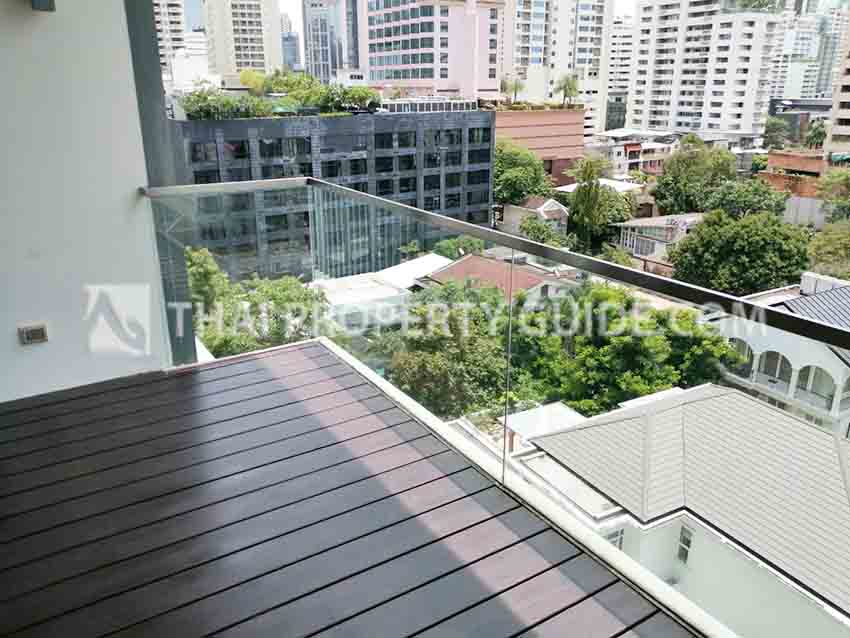 Condominium in Sukhumvit : Domus Condo Suk 16 