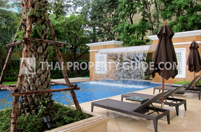 Condominium in Sukhumvit : Royce Private Residences 