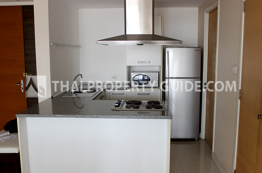 Condominium in Sukhumvit : FullerTon Condominium 