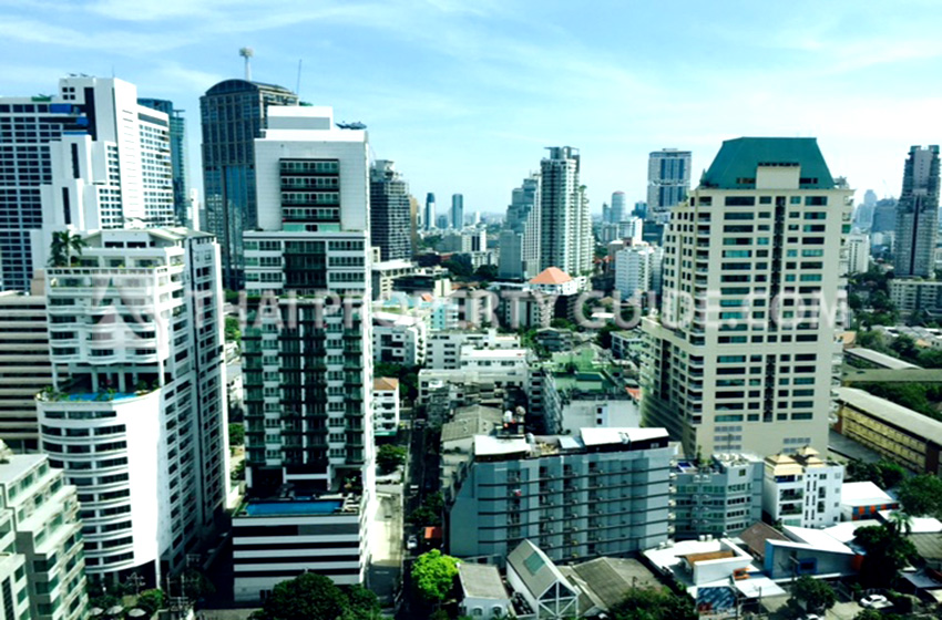 Condominium in Sukhumvit : Millennium Residence 