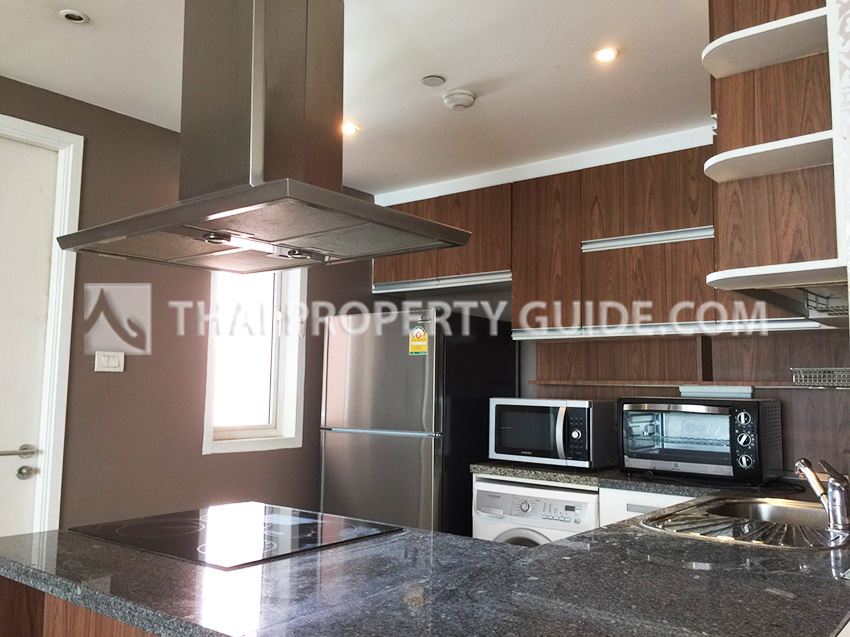 Condominium in Sukhumvit : FullerTon Condominium 