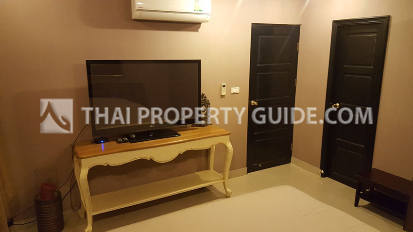 Condominium in Sukhumvit : The Emporio Place 