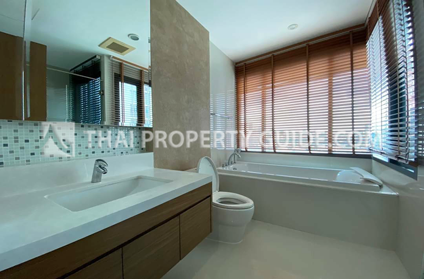 Condominium in Sukhumvit : Bright Sukhumvit 24 