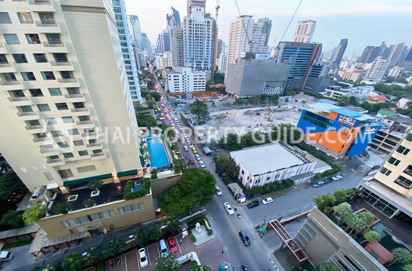 Condominium in Sukhumvit : Bright Sukhumvit 24 