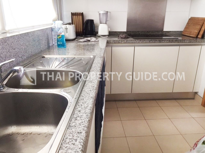Condominium in Sukhumvit : Millennium Residence 