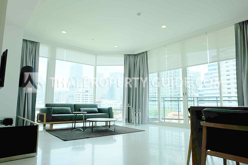 Condominium in Sukhumvit : Royce Private Residences 