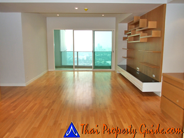 House with Shared Pool for rent in Bangnatrad