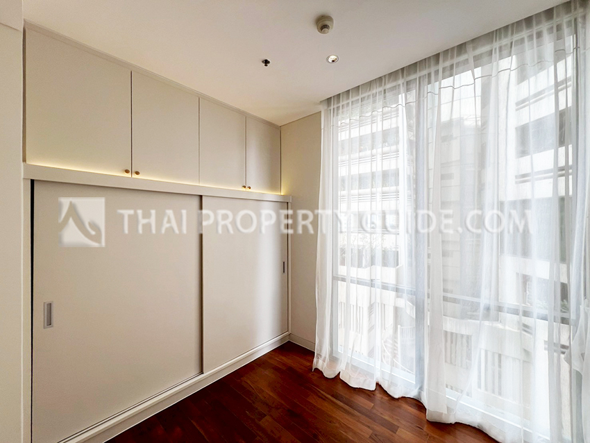 Condominium in Sukhumvit : Domus Condo Suk 16 