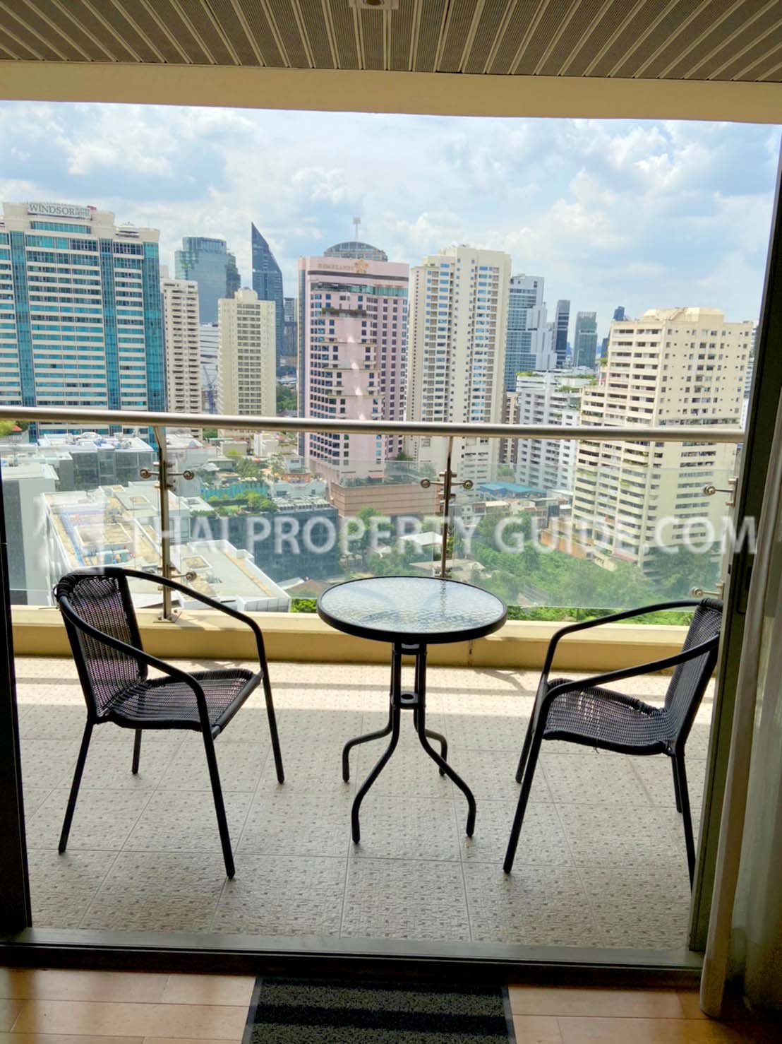 Condominium in Sukhumvit : Millennium Residence 