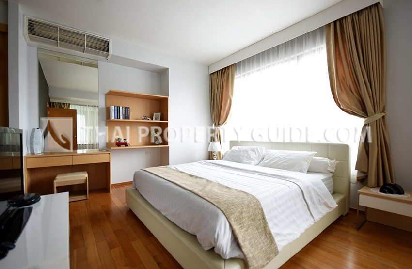 Condominium in Sukhumvit : The Emporio Place 