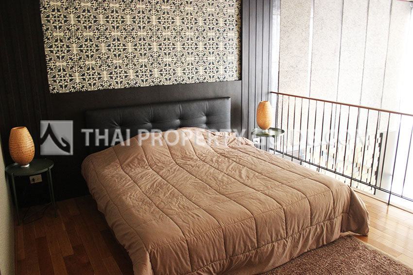 Condominium in Sukhumvit : The Emporio Place 