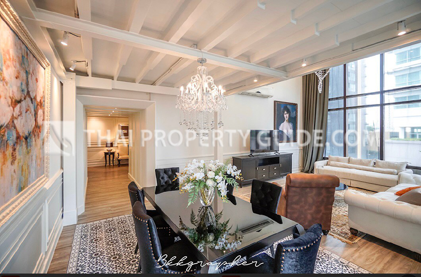 Condominium in Sukhumvit : The Emporio Place 