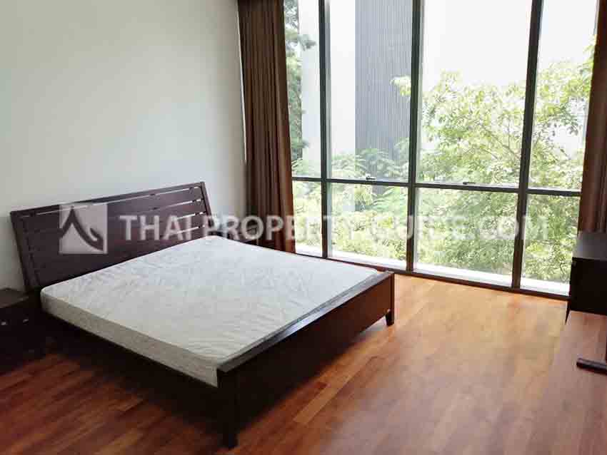 Condominium in Sukhumvit : Domus Condo Suk 16 