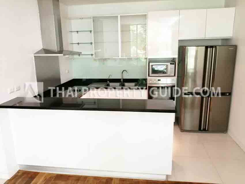 Condominium in Sukhumvit : Domus Condo Suk 16 