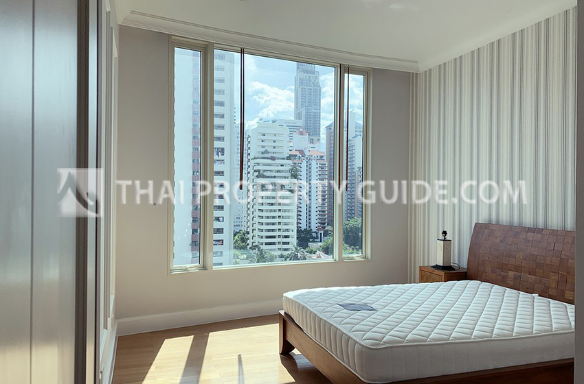 Condominium in Sukhumvit : Royce Private Residences 
