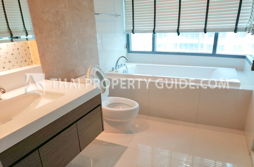 Condominium in Sukhumvit : Bright Sukhumvit 24 