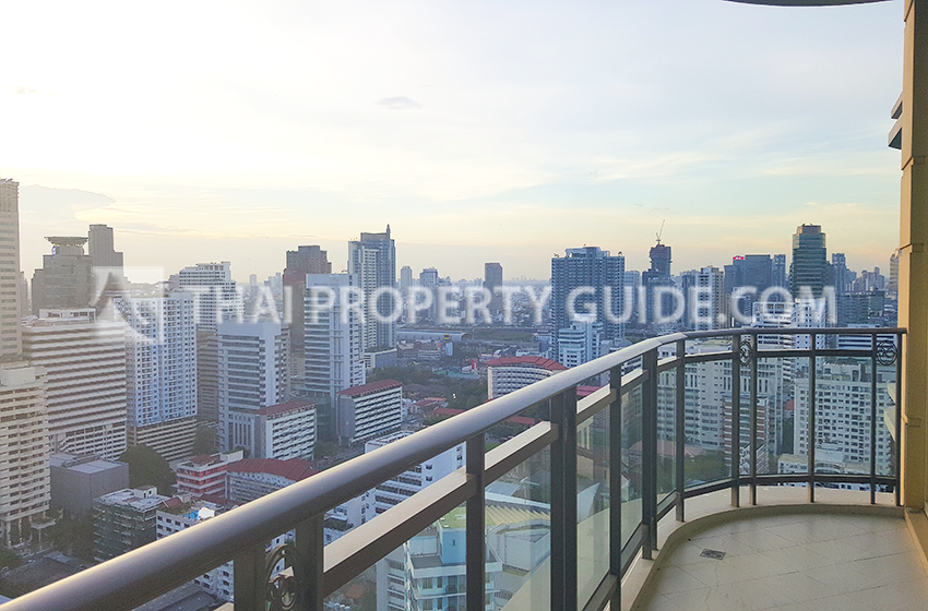 Condominium in Sukhumvit : Royce Private Residences 