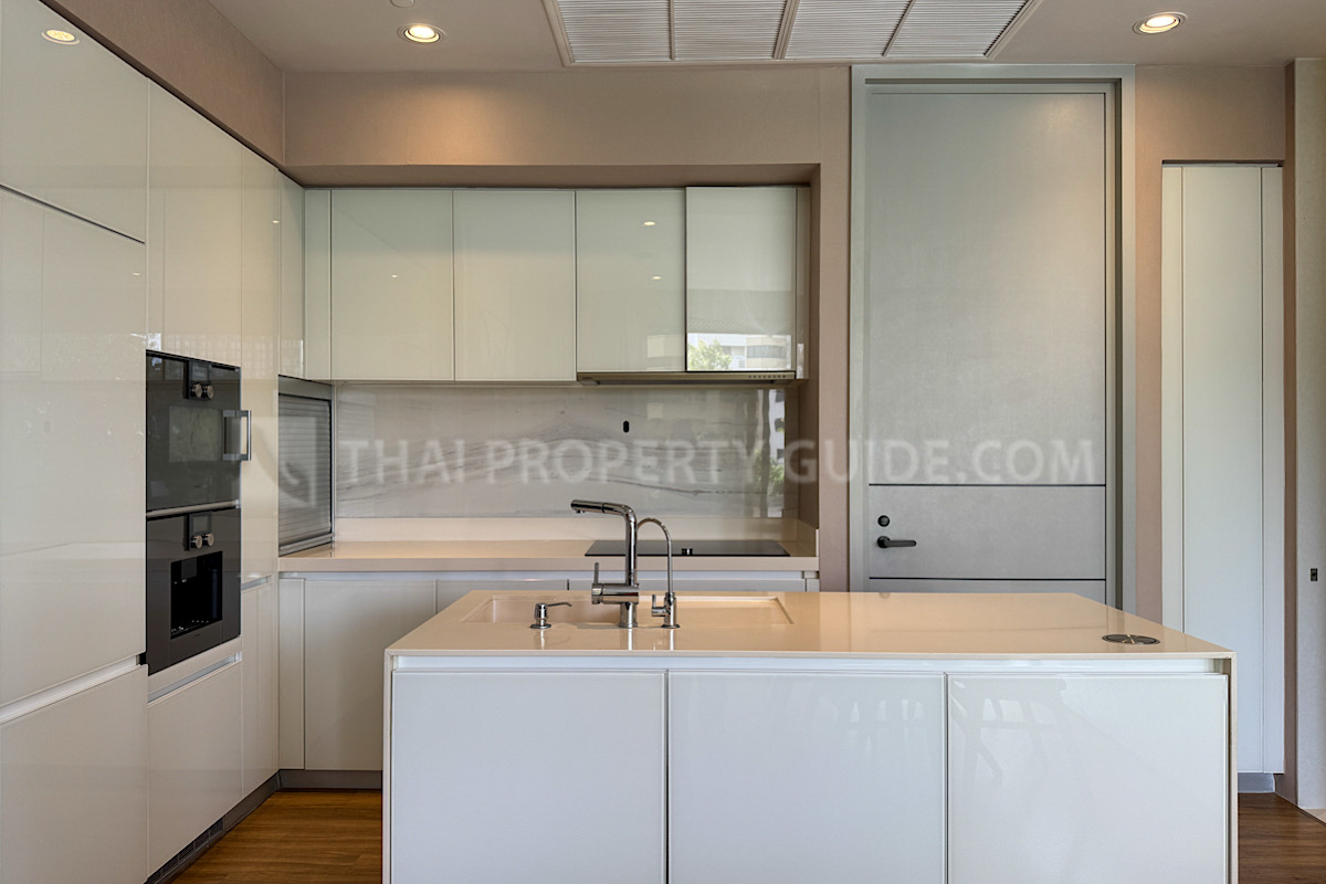 Condominium in Sukhumvit : Vittorio Condominium at Sukhumvit 39 