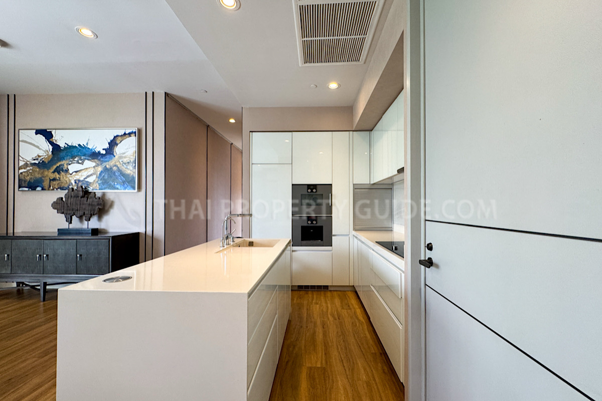 Condominium in Sukhumvit : Vittorio Condominium at Sukhumvit 39 