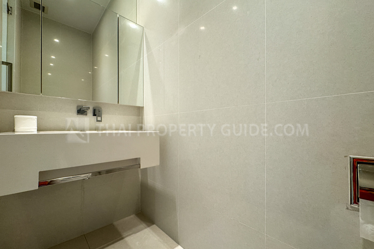 Condominium in Sukhumvit : Vittorio Condominium at Sukhumvit 39 
