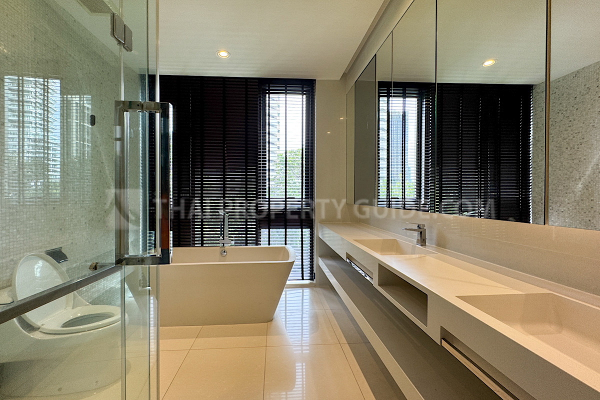 Condominium in Sukhumvit : Vittorio Condominium at Sukhumvit 39 