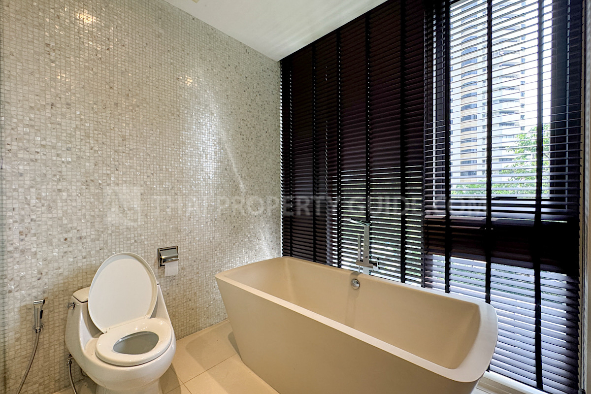 Condominium in Sukhumvit : Vittorio Condominium at Sukhumvit 39 