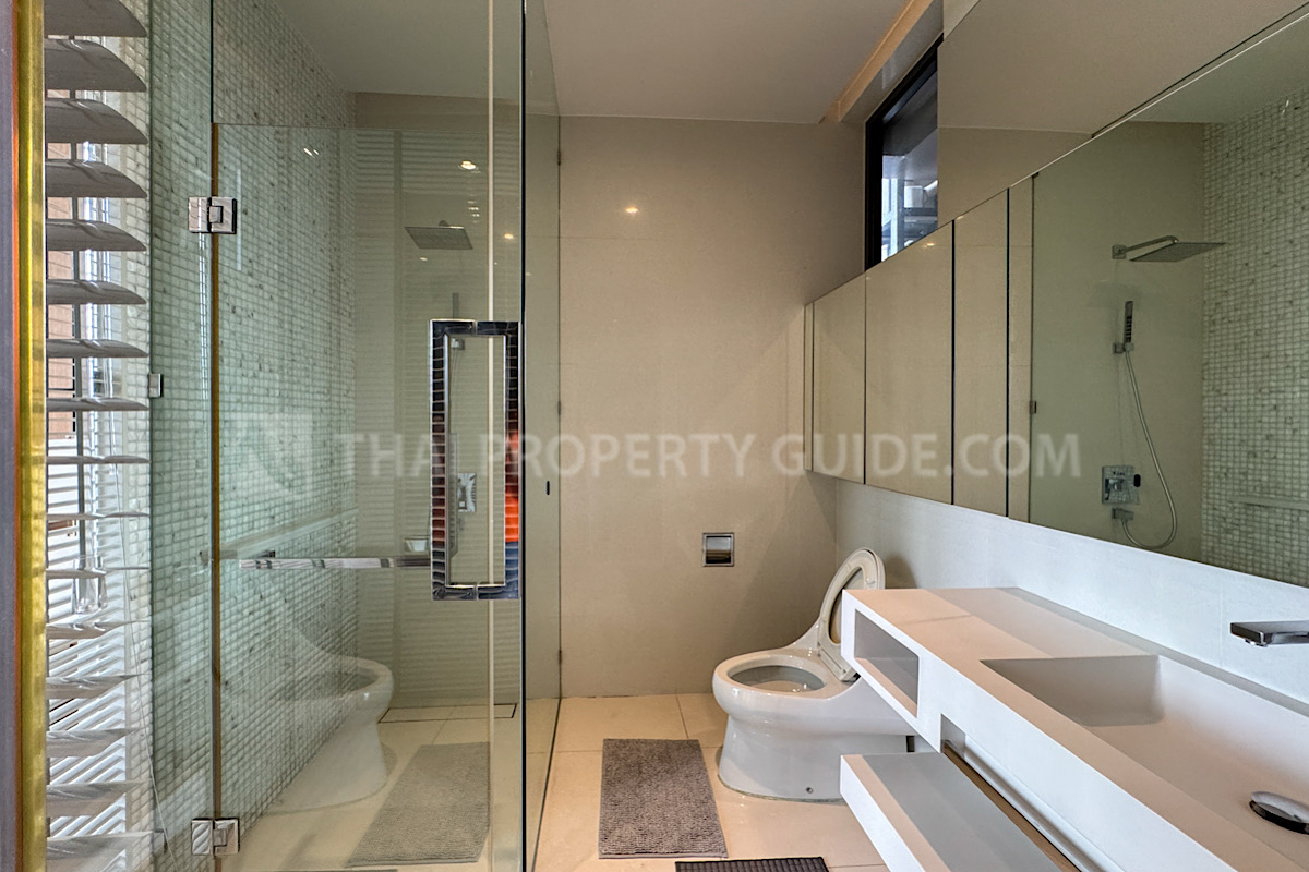 Condominium in Sukhumvit : Vittorio Condominium at Sukhumvit 39 