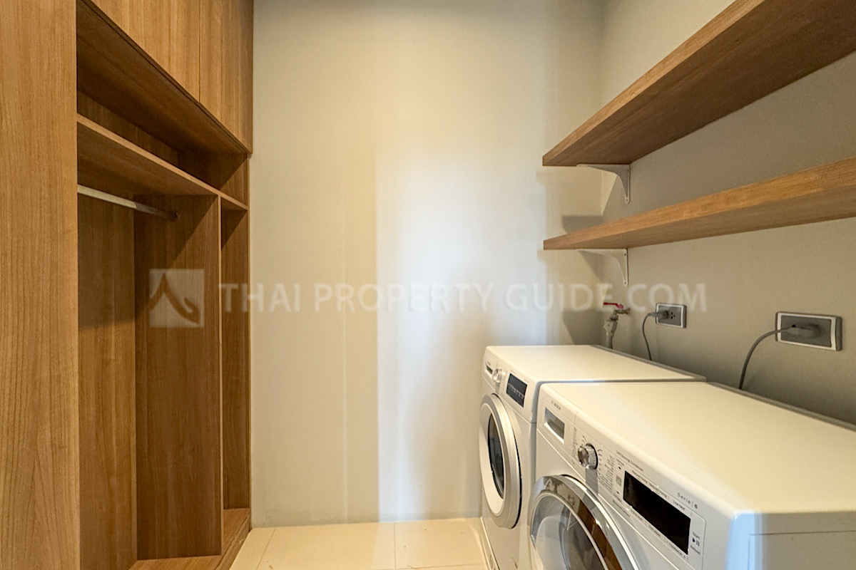 Condominium in Sukhumvit : Vittorio Condominium at Sukhumvit 39 