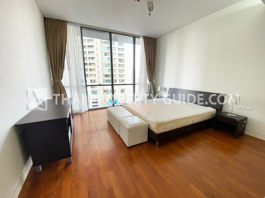Condominium in Sukhumvit : Domus Condo Suk 16 
