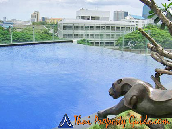 Condominium in Sukhumvit : FullerTon Condominium 