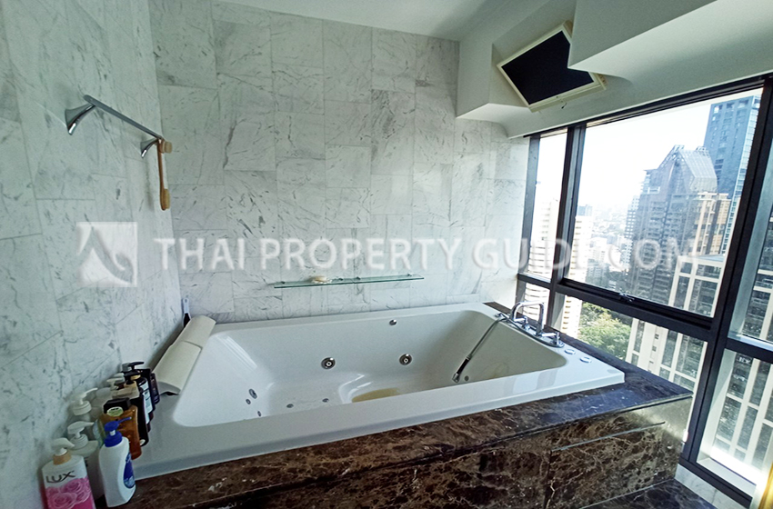 Condominium in Sukhumvit : Le Raffine 39 