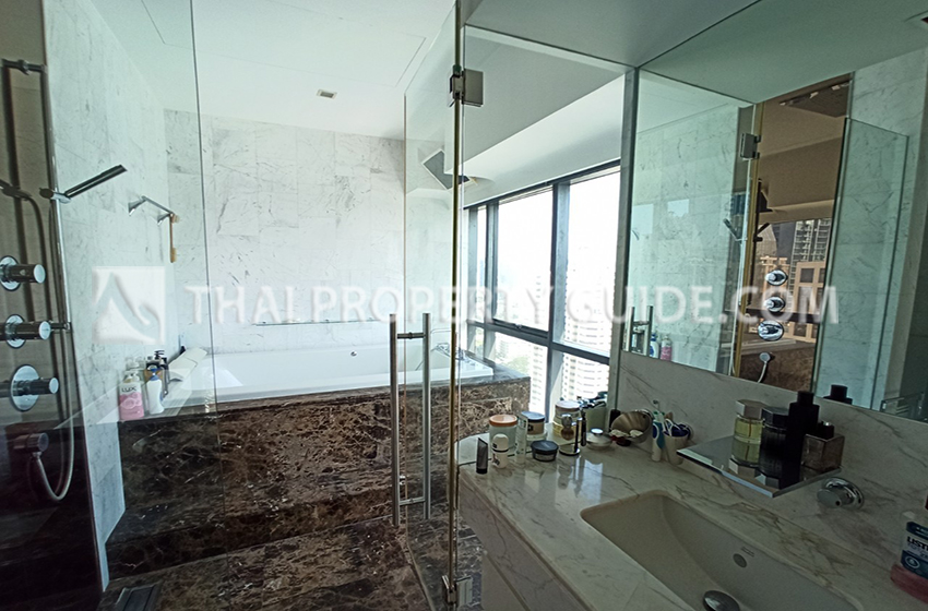 Condominium in Sukhumvit : Le Raffine 39 