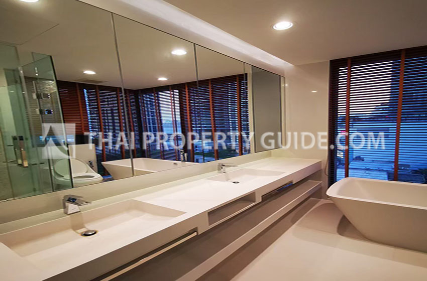 Condominium in Sukhumvit : Vittorio Condominium at Sukhumvit 39 