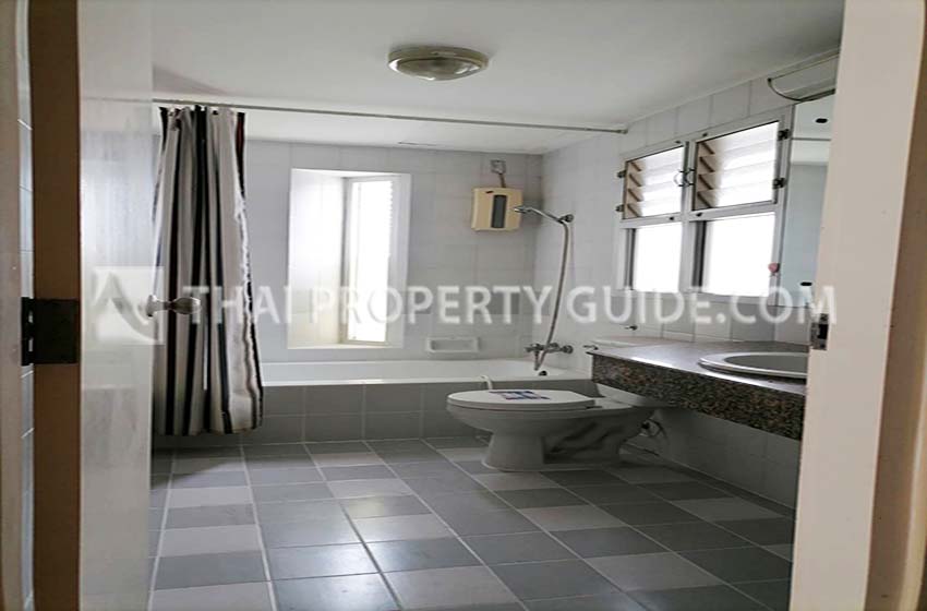Condominium in Sukhumvit : Bright Sukhumvit 24 