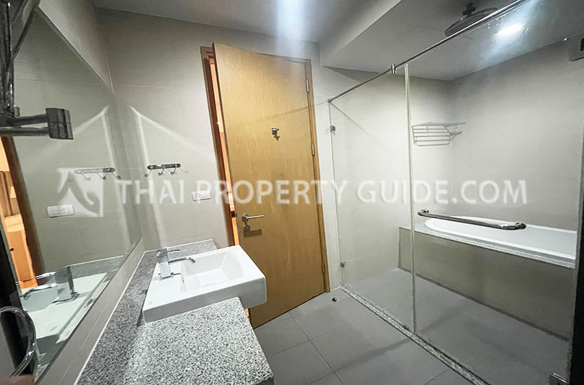 Condominium in Sukhumvit : Millennium Residence 