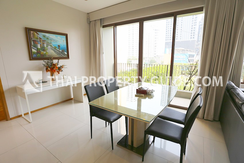 Condominium in Sukhumvit : The Emporio Place 